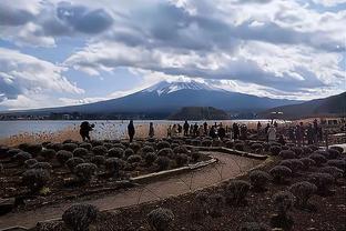 意天空：伊布和蒙卡达来到训练基地，要求米兰保持团结并战胜尤文